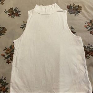 White,turtle neck,lightweight top